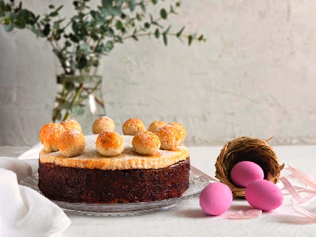 Великденски симнел кейк (Великденска торта) със сушени плодови и марципан - снимка на рецептата